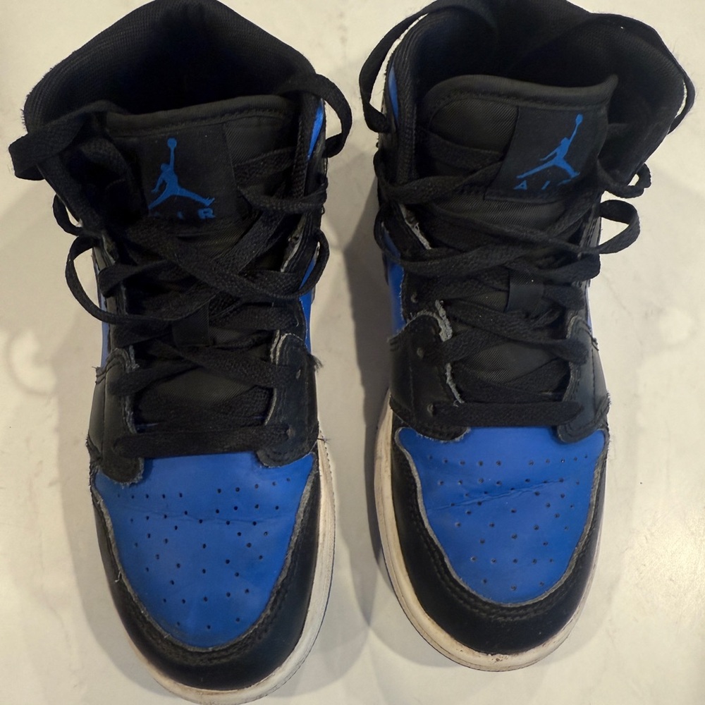 NIKE kids grade school Court Borough Mid 2 Sneakers blue black size 3.5Y